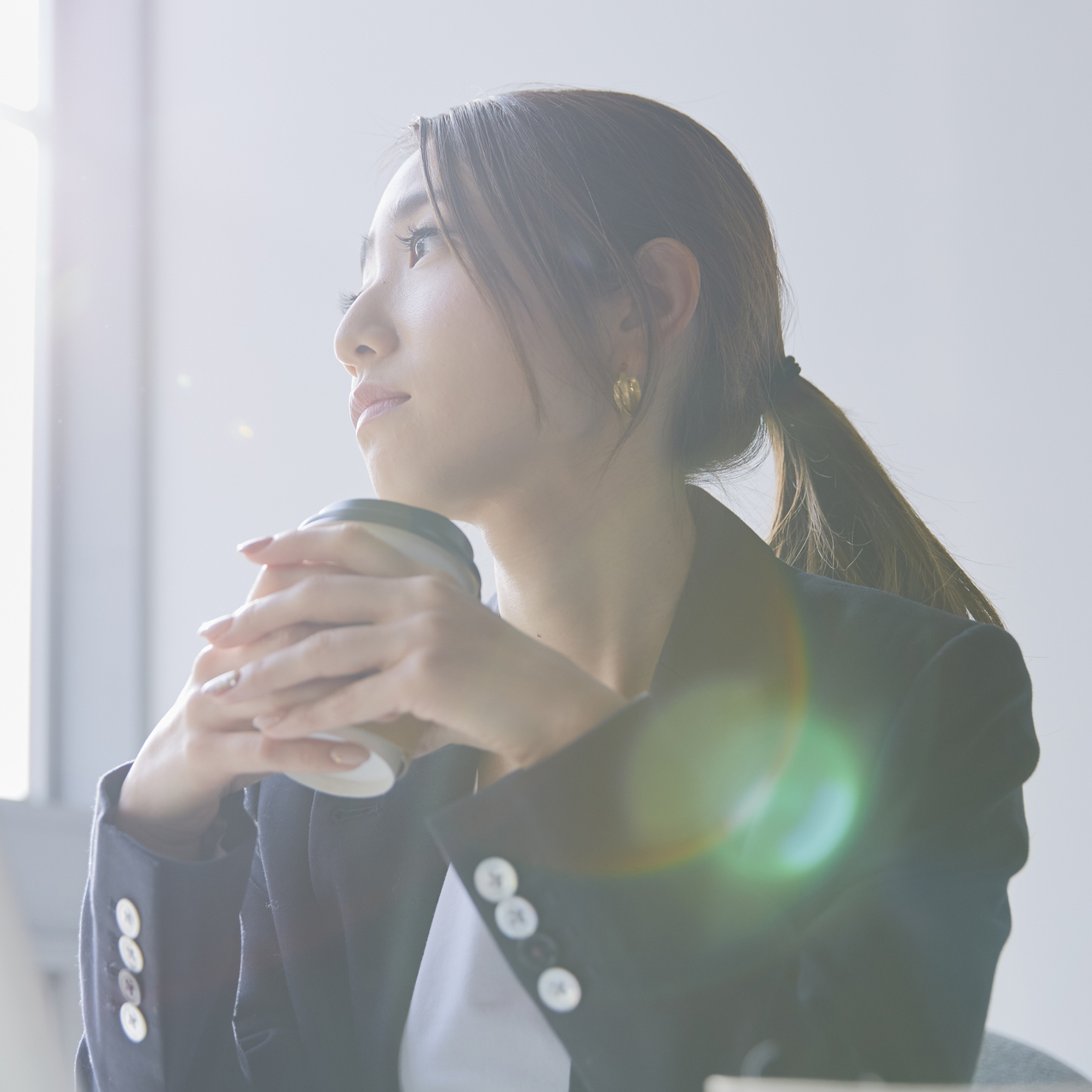 夫の浮気で、夫婦関係を続けるべきか悩んでいますと言う相談する女性